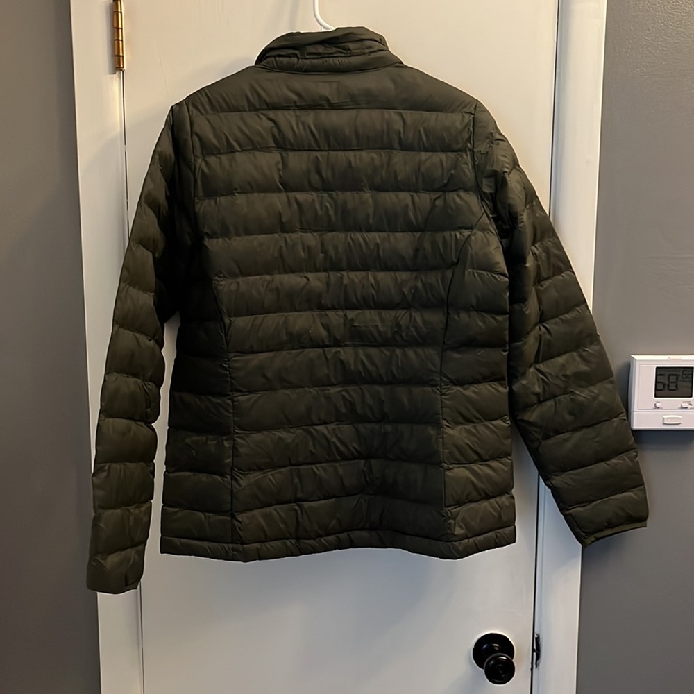 Amazon Essentials Light Weight Puffer - Picture 4 of 5